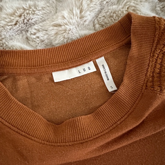 LUQ Fall sweater - Picture 2 of 4